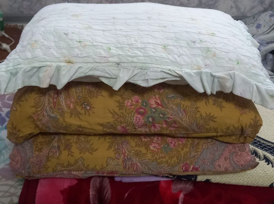 4 подушки по 25 000   с наволочками. За все 100 тысяч.