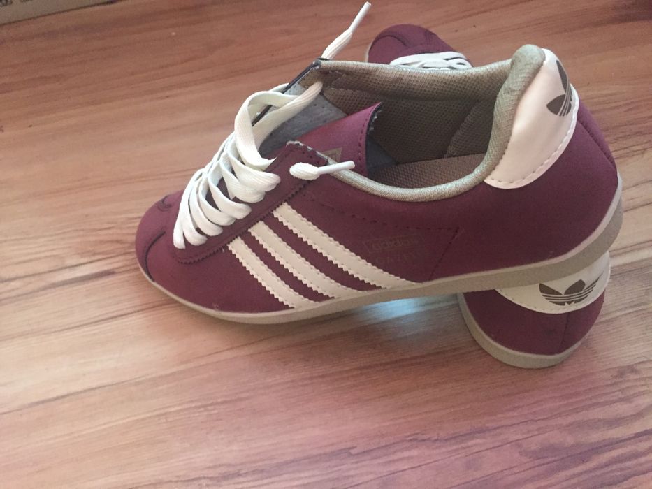 Маратонки Adidas нови !!!