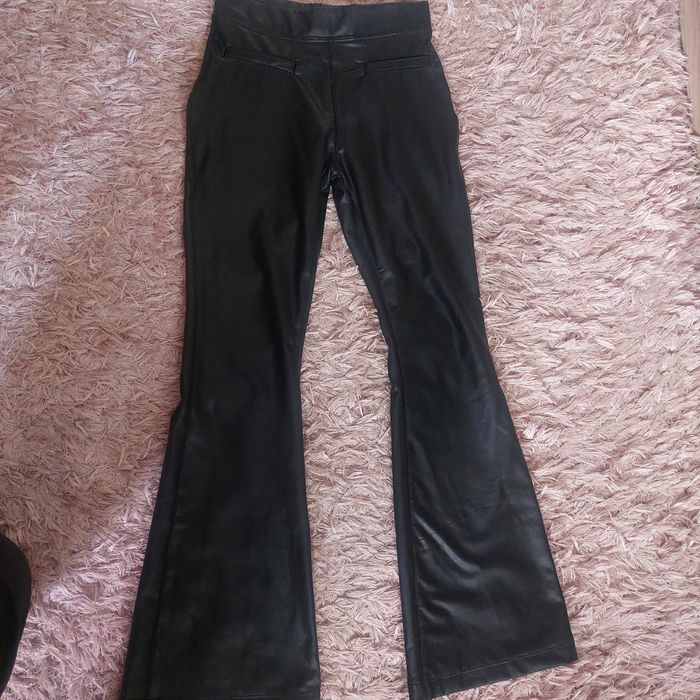 Pantaloni evazați fetita imitație piele zara