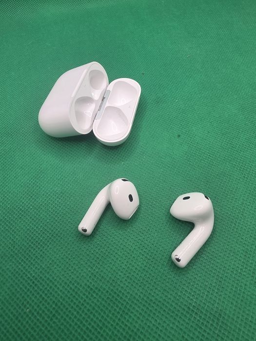 Airpods 4 Anc•Amanet Lazar Crangasi •56108