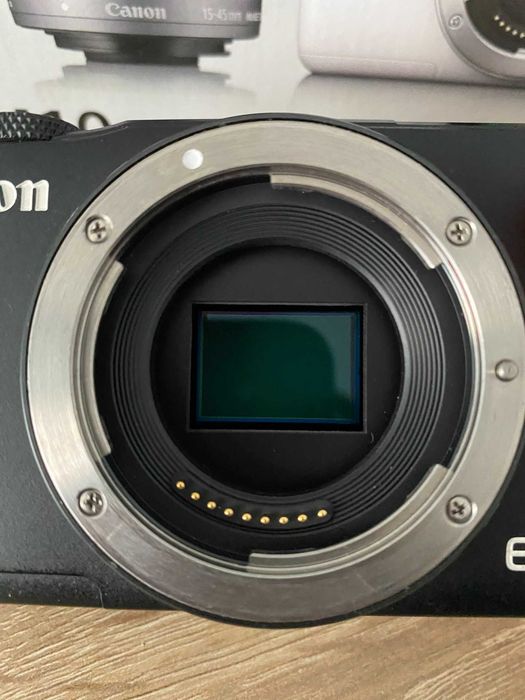 Canon EOS M10, obiectiv kit 15-45mm + obiectiv sigma 30mm