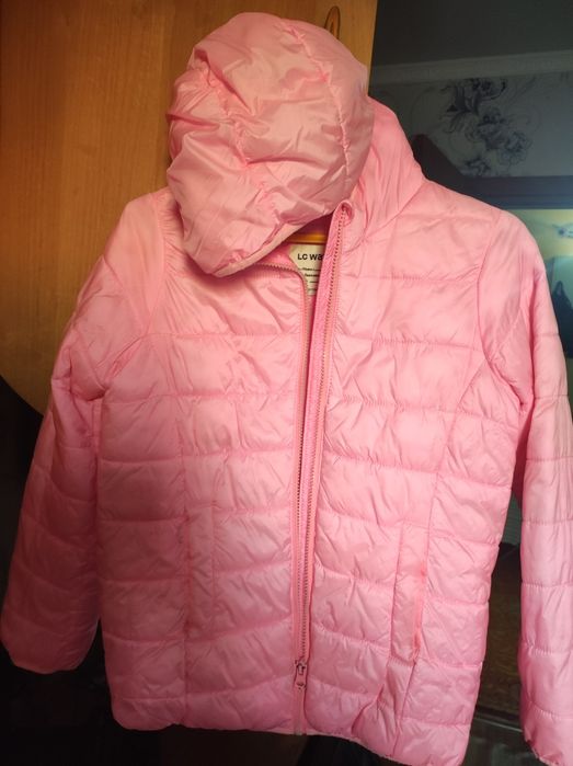 Продам весеннюю курточку на девочку