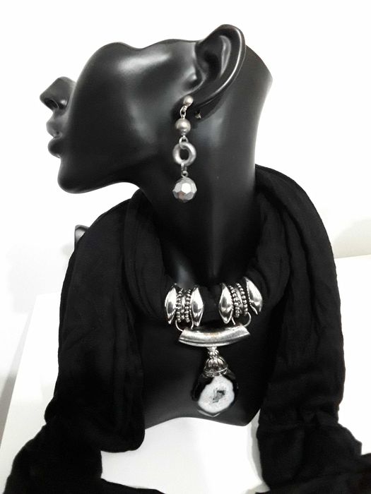 Eșarfă neagră unicat