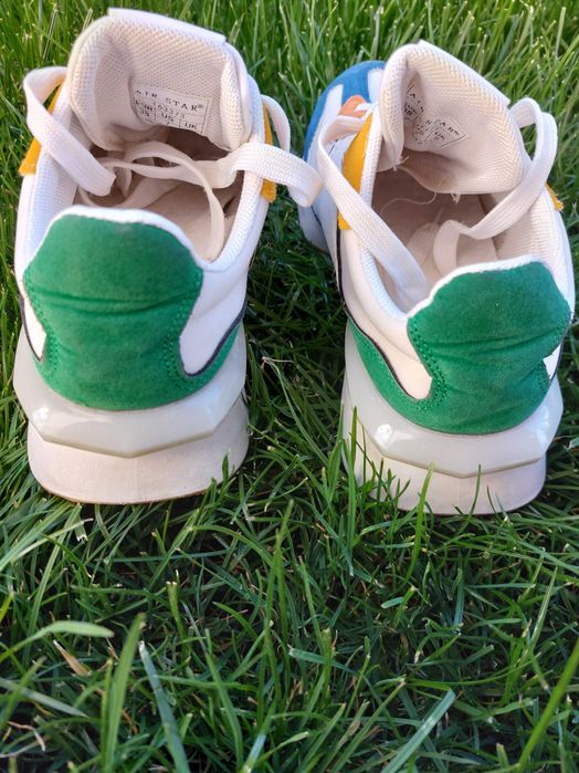 Многоцветни маратонки