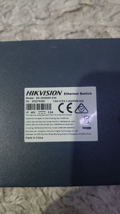 Switch Hikvision Gigabit 4 PoE + 1 UpLink DS-3E0505P-E