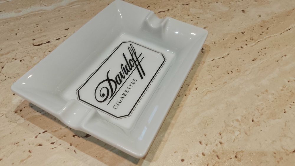 Scrumiera portelan fin, eleganta, lux, marca DAVIDOFF