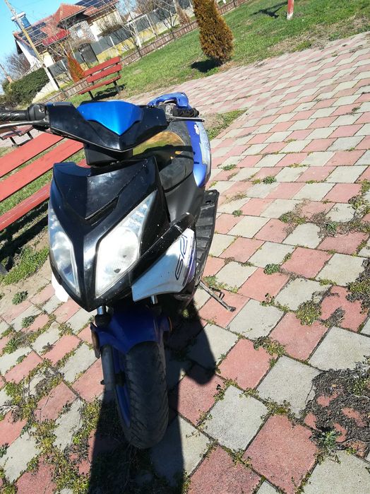 Vând  scuter sa schimb cu ATV de 125cc