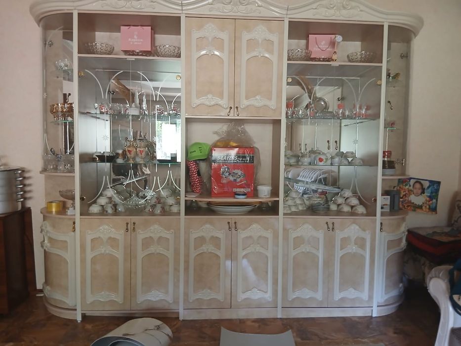 Сервант. Срочно. Торг!