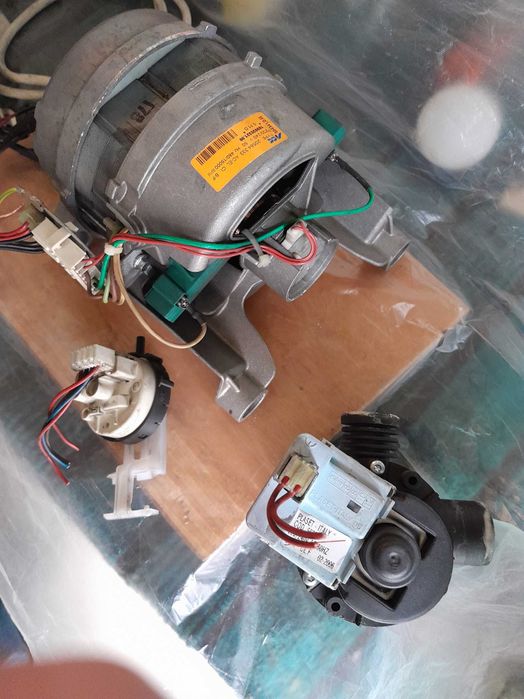 электро двигатель для стиральной машины INDESIT