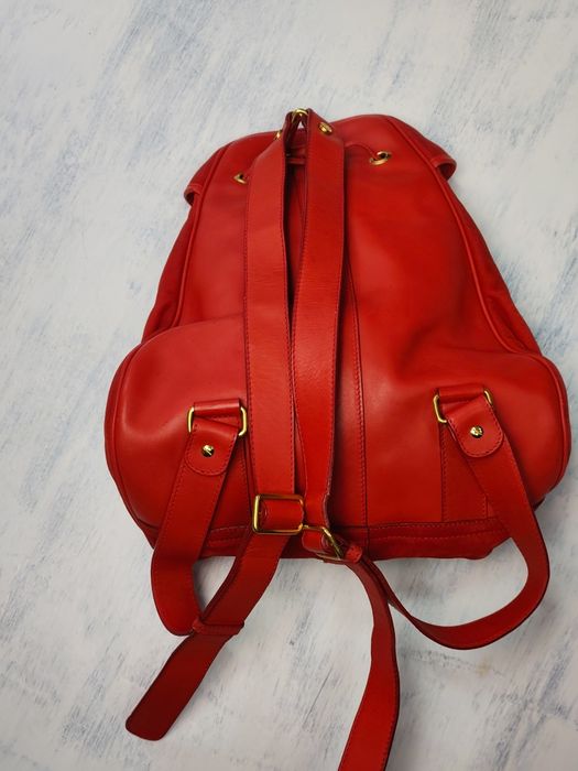 Gucci ,Винтидж червена кожена /велурена раница, като нова 
Винтидж чер