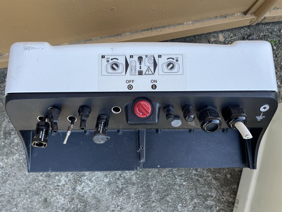 Vând 2 Convertoare Solar Fabrik – DC/AC (invertor/convertor sistem fotovoltaic)