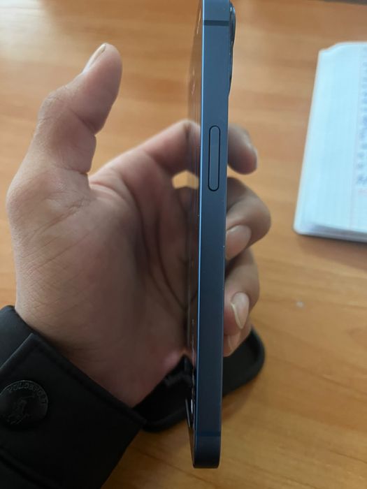 Продам iPhone 13