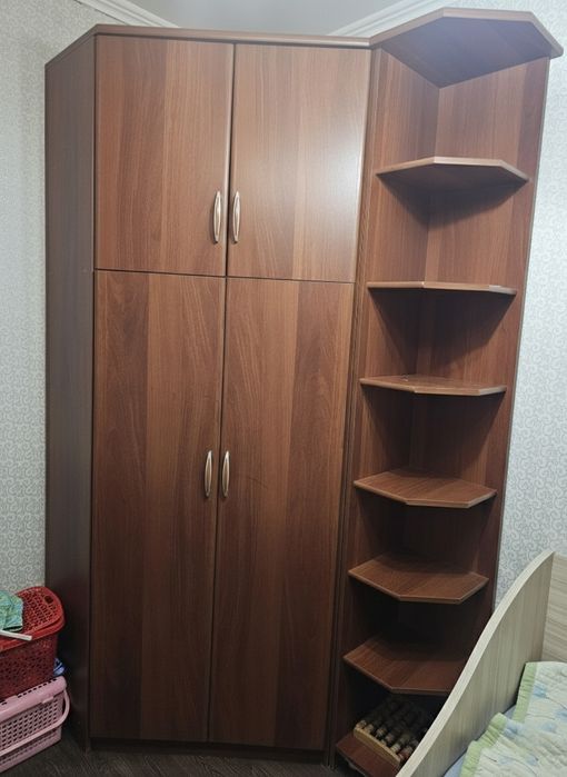 Угловой шкаф почти даром