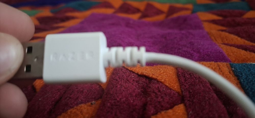 Мышка razer deathadder essential белый цвет