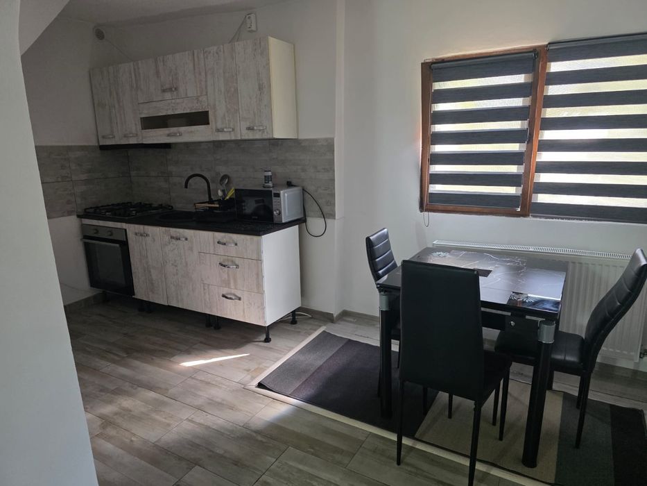 Inchiriez apartament