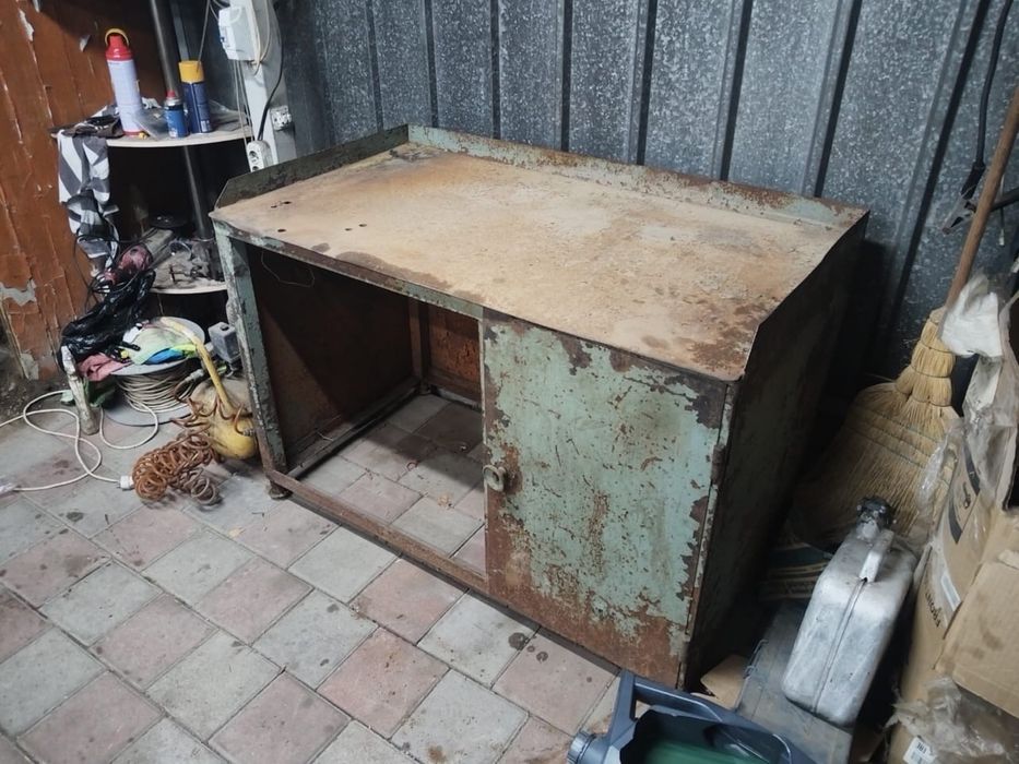 Верстак (железный стол)