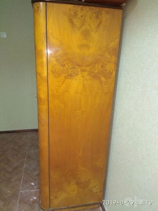 Продается шкаф для спальни. Карельская береза.