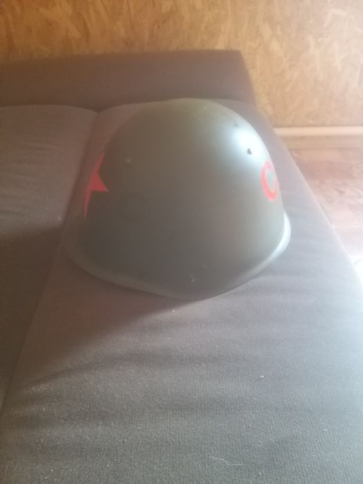Продам каску в отличном состояние