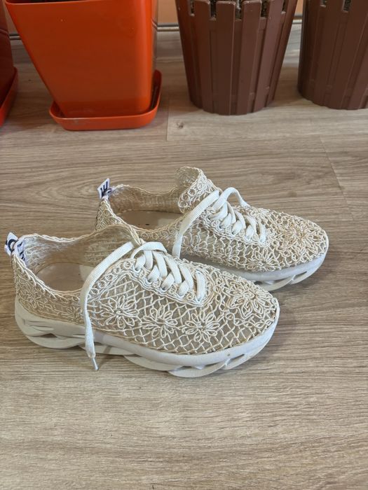 Бели летни гуменки