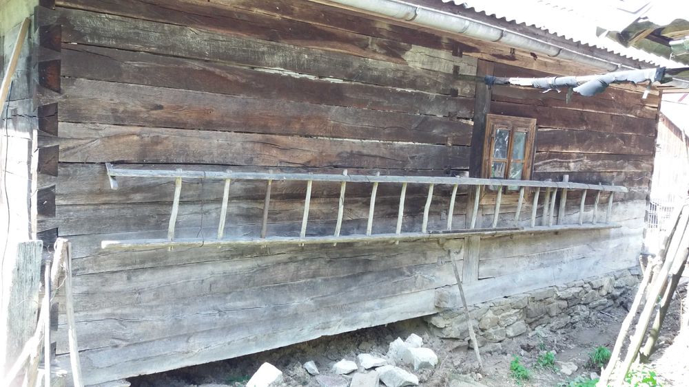 Casă și grajd din lemn de stejar de vânzare
