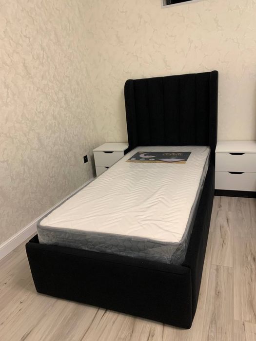 Кровать с бархотом