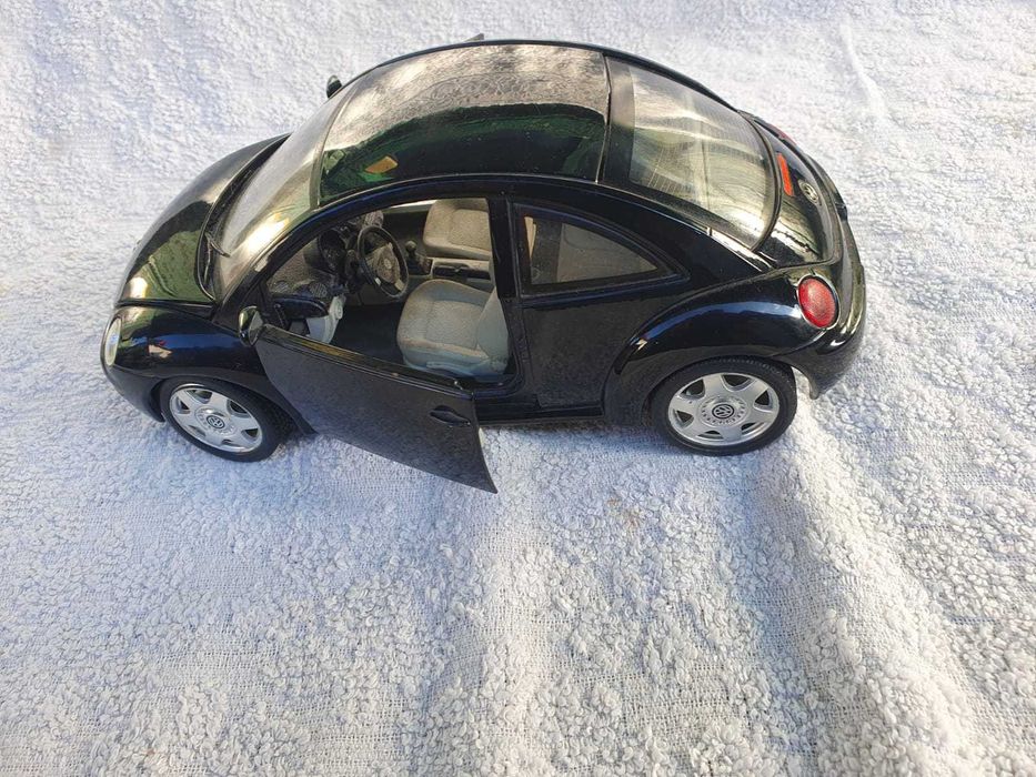 Machetă Auto Volkswagen New Beetle (1998) - Bburago (Scara 1:18)