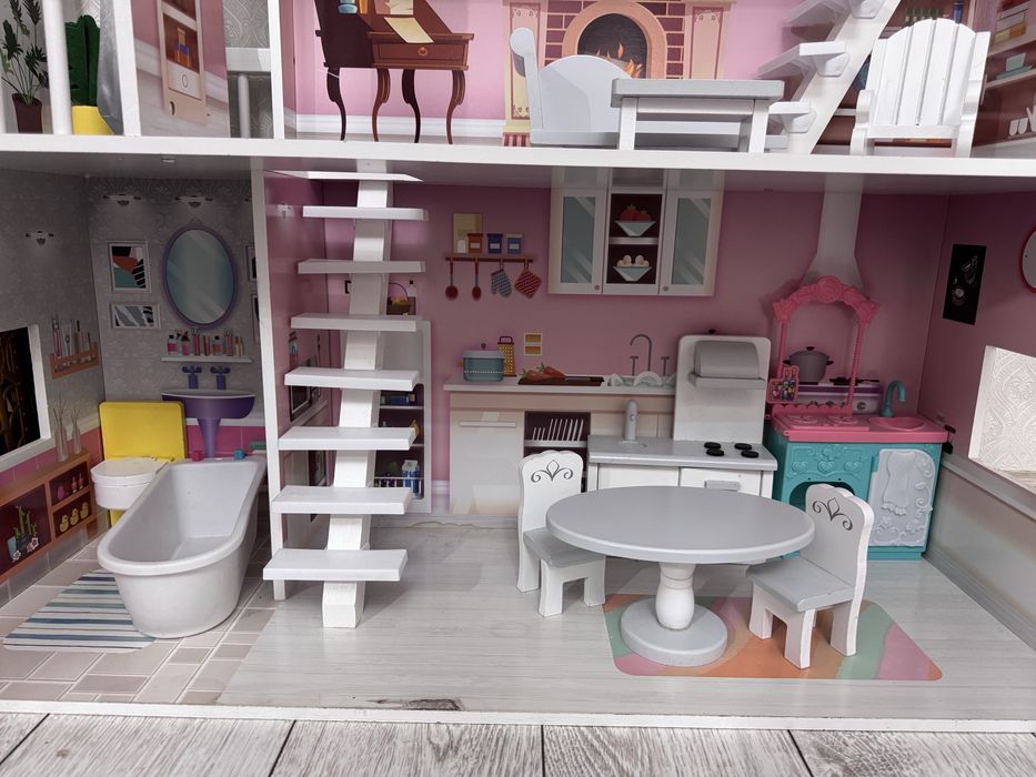 Продам кукольный домик для девочки