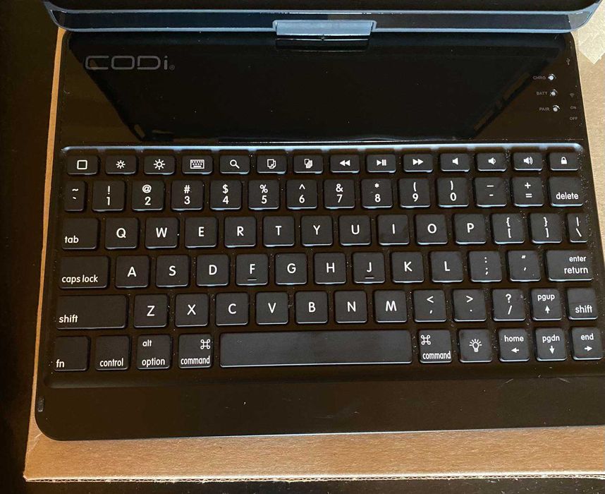 Bluetooth кейс с клавиатура Codi за iPad 9,7'', 6 в 1, 360 градуса