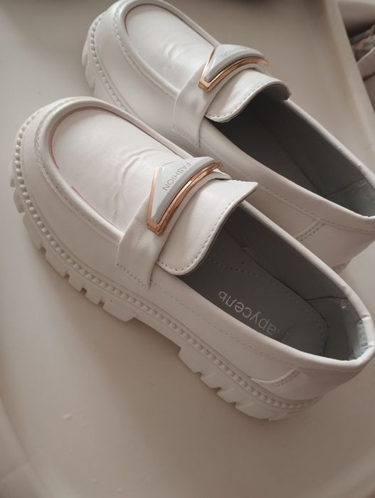 Продам лоферы на девочку