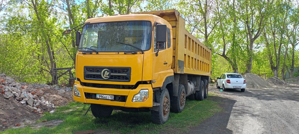 Самосвал Донг Фенг