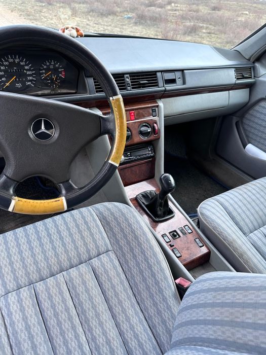 Продам Мерседес Е-260/124 кузов