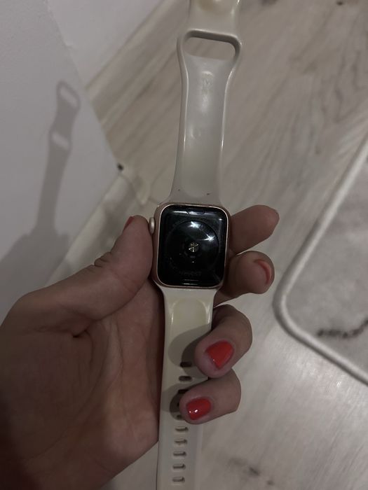 Apple watch SE………..