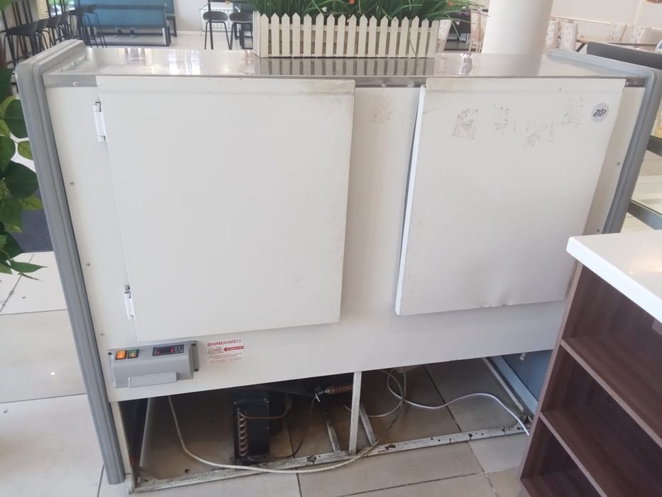 Продам Витриный холодильник