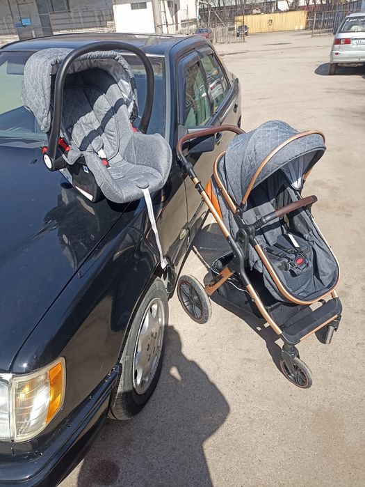 Коляска с люлькой в машину