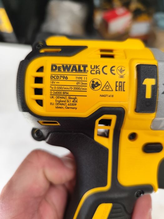 Безчетков акумулаторен удърен винтоверт Девалт DeWALT DCD796 + 5 Ah