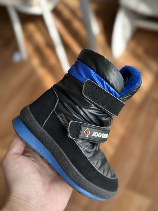 Продам детские ботинки