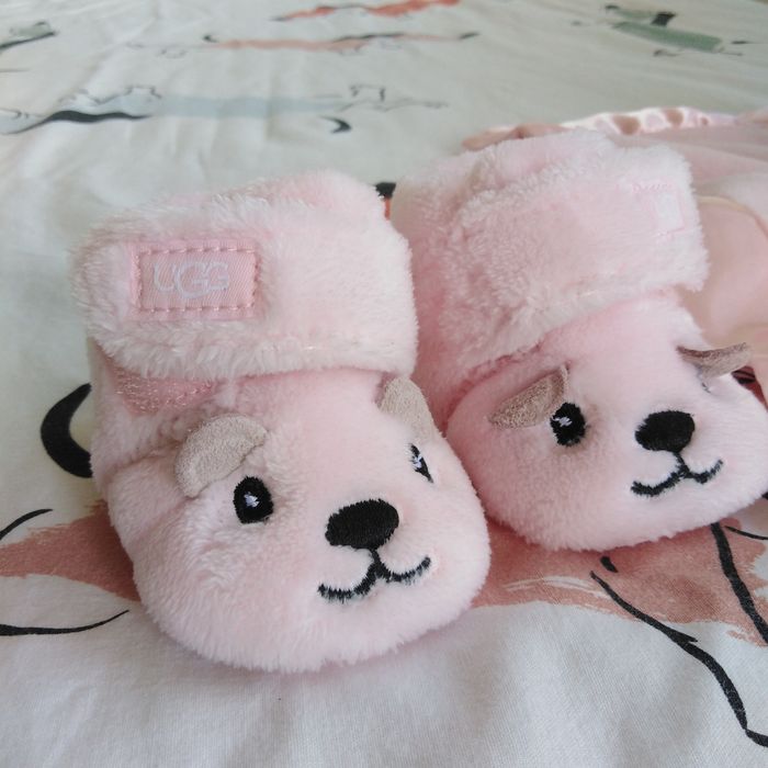 Ново! Бебешки пантофи UGG 0-6месеца (може и по договаряне)