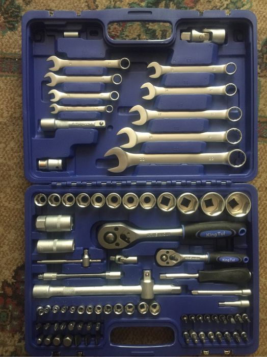 Набор ключей и головок
