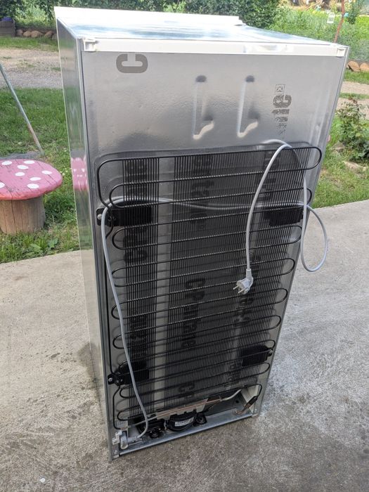 Frigider  incorporabil AEG  a fost folosit 6 luni  este că nou