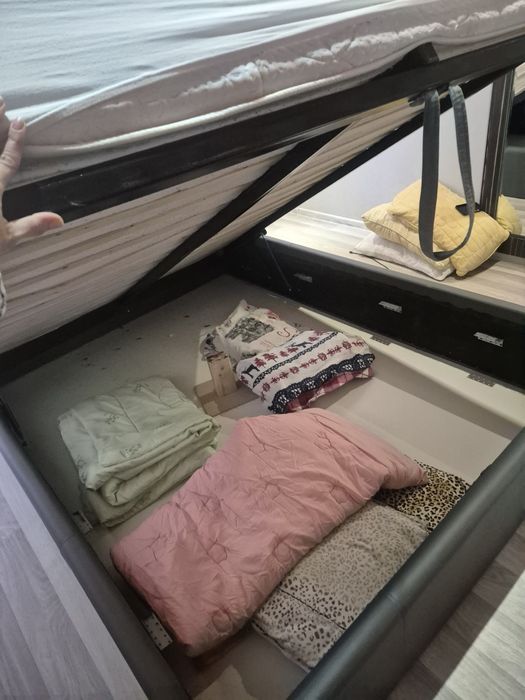 Продам Кровать б у с матрасом