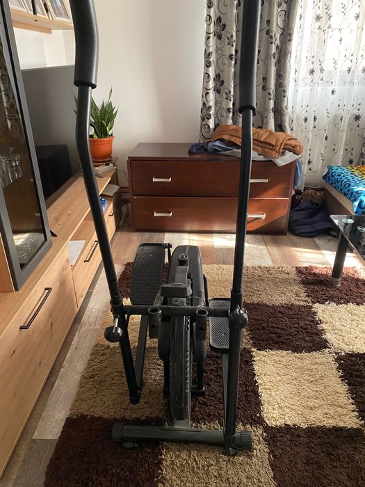 Vând bicicletă fitness