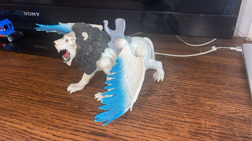 Лев крылатый игрушечный