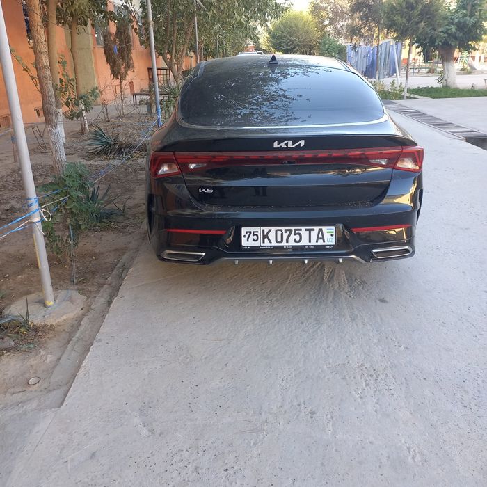 Срочни мошин сотилади