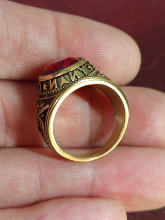 Мъжки пръстен в златист тон