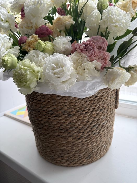 Цветы шикарные в корзине