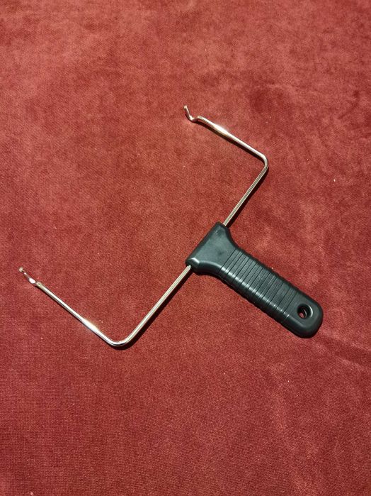 Инструмент  дръжка за повдигане на грил шиш от фурната