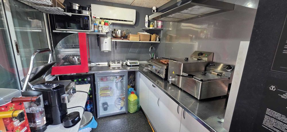AFACERE LA CHEIE Food truck complet echipat in Cluj-Napoca + masina inghetata ( model TS3000T)