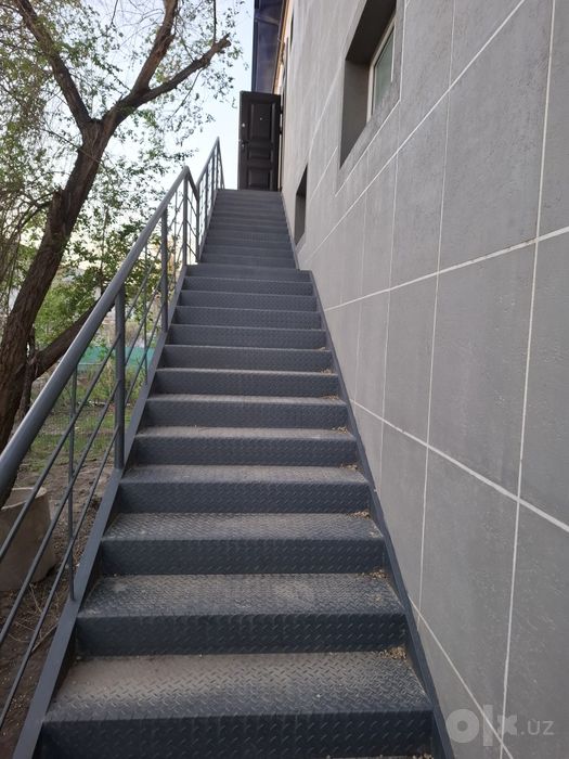 Ofes uchun xona ijaraga beriladi Urganch shahar eski Nargiz kafe yoni