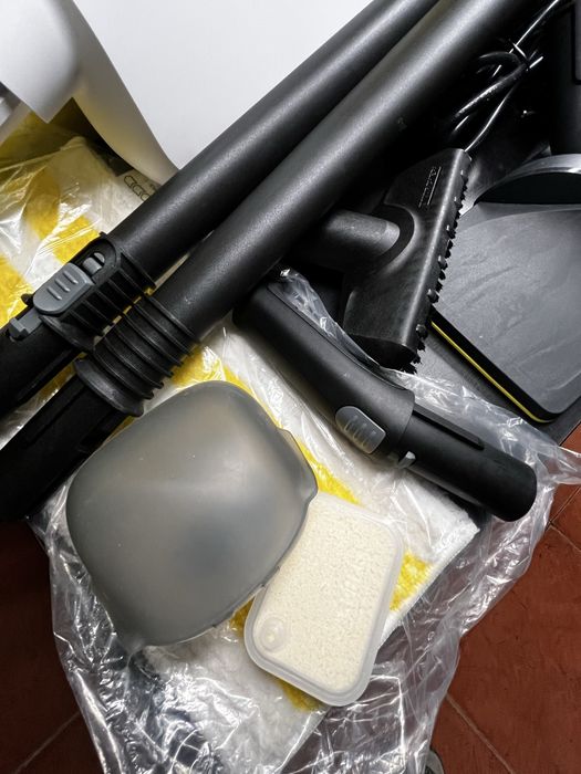 Aparat de curatat cu abur multifunctional Karcher SC 1 Multi & Up, 1300 W, rezervor 200 ml, kit curatare podea, perie de curatare cu laveta,