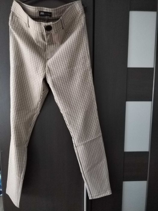 vand pantaloni in carouri de dama, mar. 42, de la ZARA